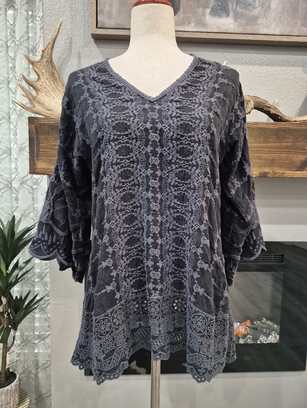 Johnny Was Hakaru  Embroydery Black V-Neck Lace-Trim Tunic Top Size XS, 19" PTP - Picture 2 of 6